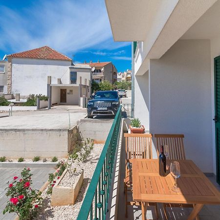 Beachfront Apartments Villa Sisa Primošten Eksteriør bilde